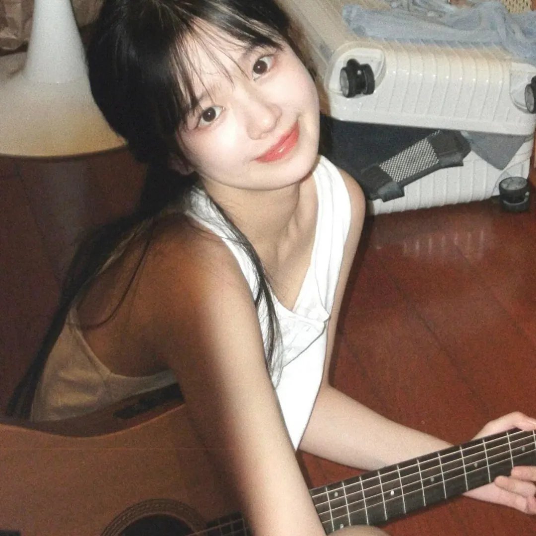 她爱他